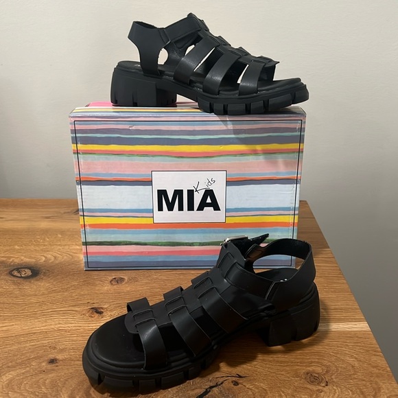 MIA Other - NEW MIA Havien Black Malta Lug Sole Sandals Big Girls Size 6 Reg. $49